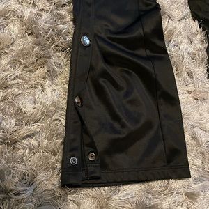 black snap athletic fashion